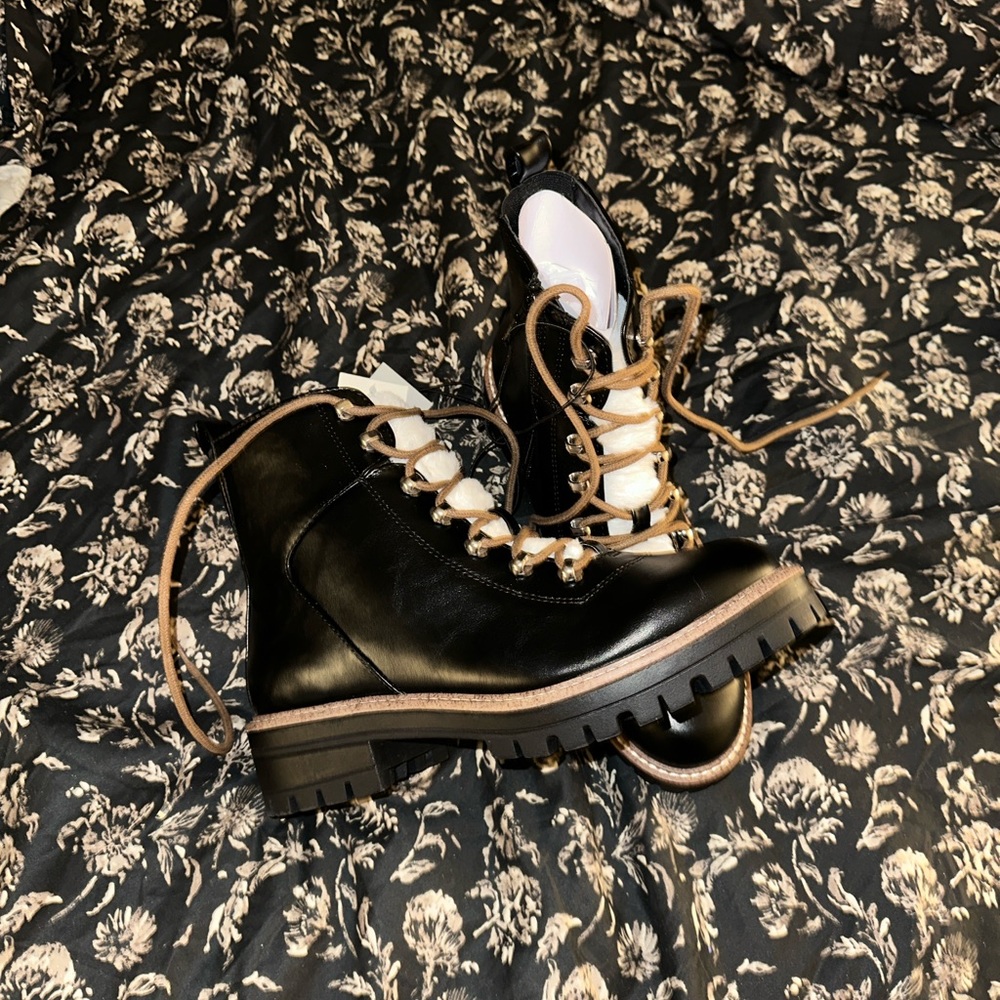 Lady’s Boots New w tags sz. 8.5
